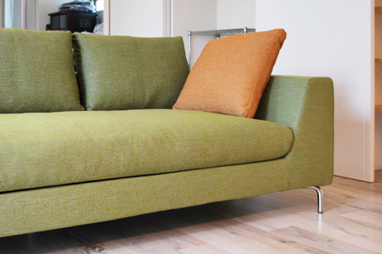 優しい雰囲気に癒されるグリーンのソファ