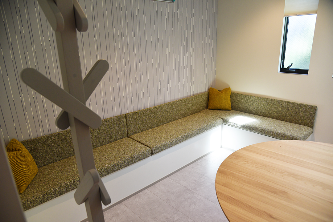 【納品事例】神奈川県相模原市　モデルハウス用　造作ソファ