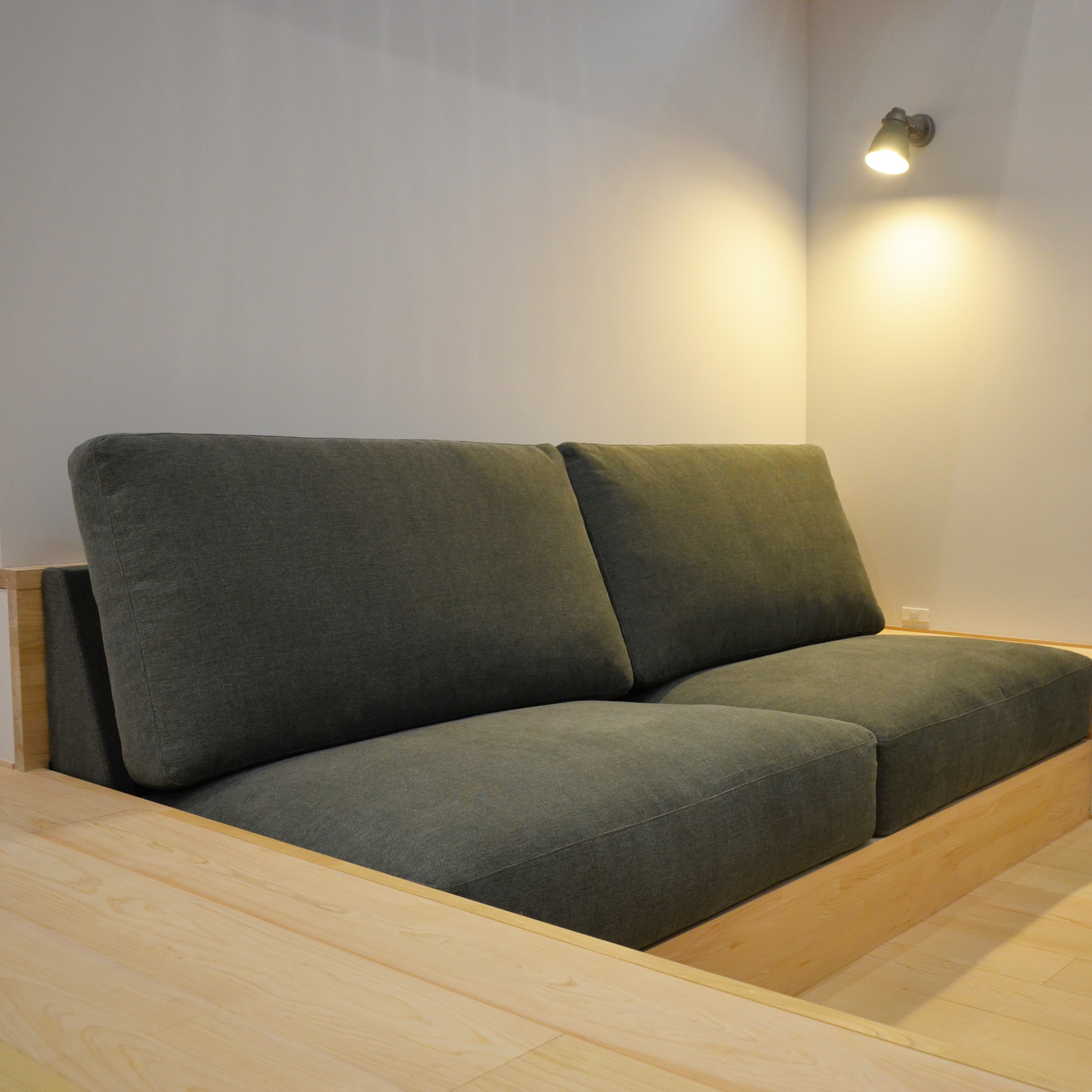 sofa【LSC】のすわり心地をそのままに 建築と調和するハイバック造作ソファ