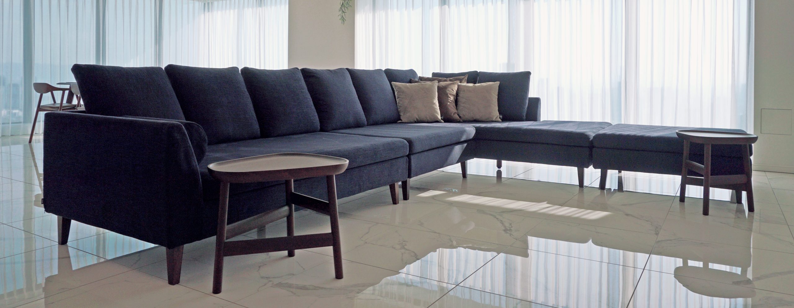 カウチを追加してサイズアップ。大理石フロアに映えるsofa【TB】