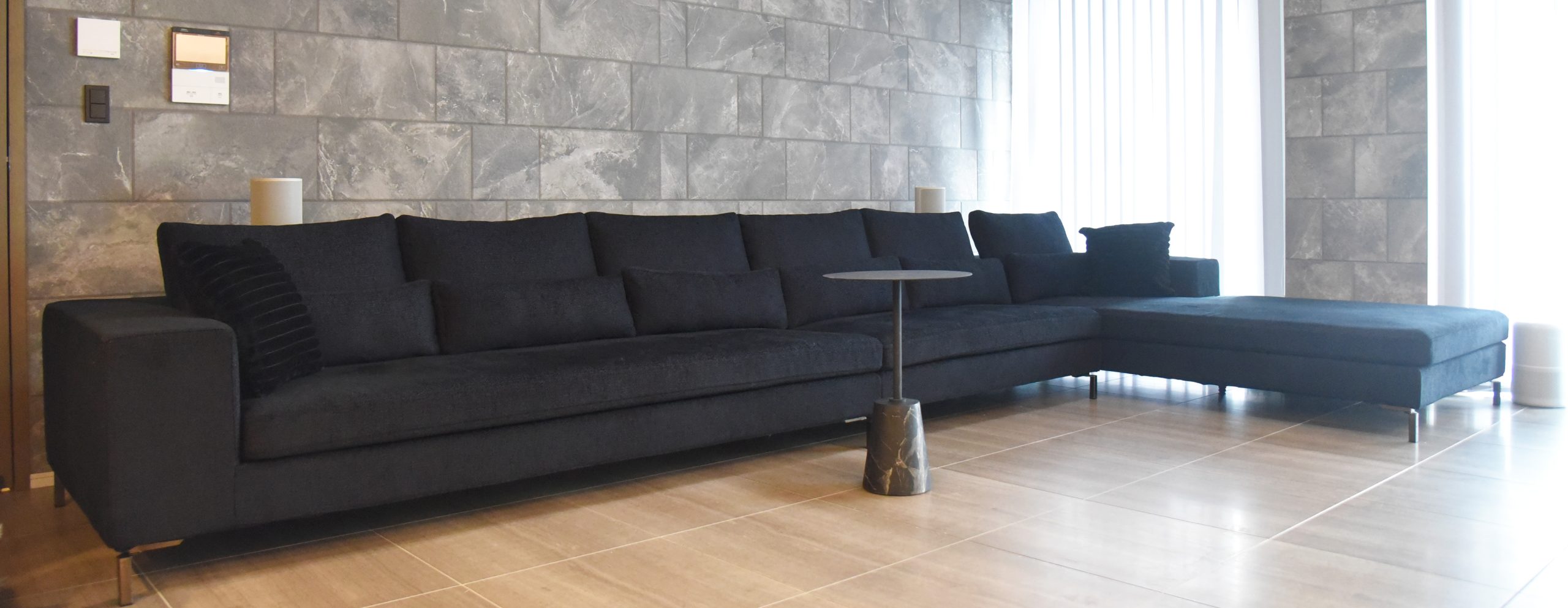 住まいに合わせて仕立てた、 カウチスタイルのsofa【TRES-L】