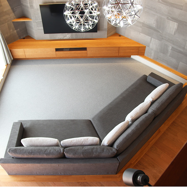 五角形リビングにフィットする“への字”型オーダーソファ